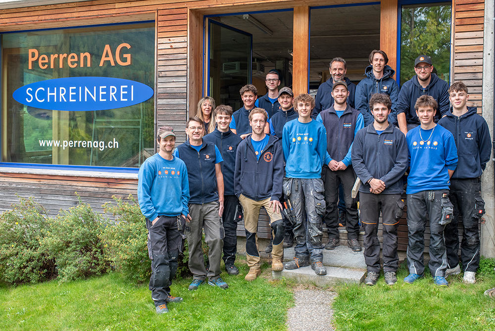 Die Oberwalliser Schreinerei Perren AG mit ihrem jungen Team